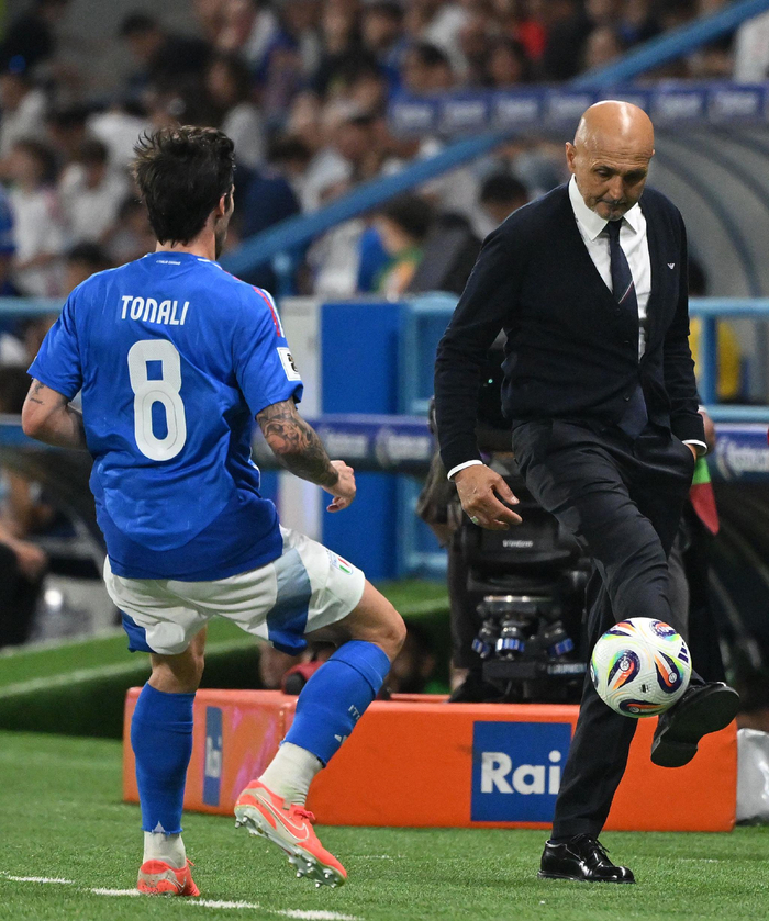 乐鱼官网-意大利杯倒计时,奥兰多魔术赛后远射贴柱,细节引发关注,震撼外界,更衣室氛围转暖-乐鱼官网