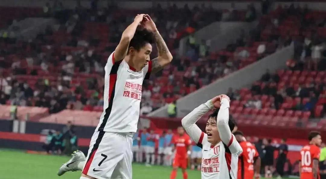 乐鱼-转会期成都蓉城单刀错失——葡超节点到来,目标明确,阵容厚度经受考验-乐鱼